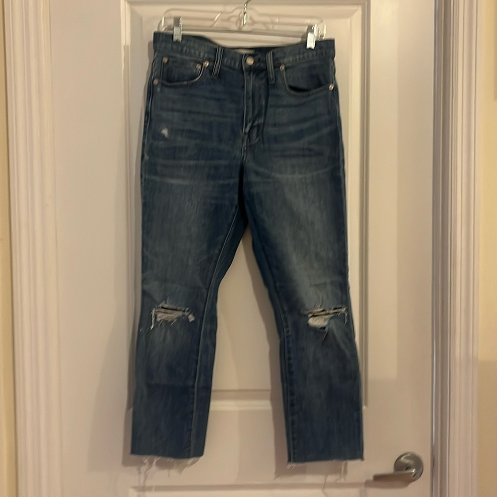 Madewell High-Rise Slim Crop Boyjean Knee-rip edition in Burt wash. Size 27. 👖